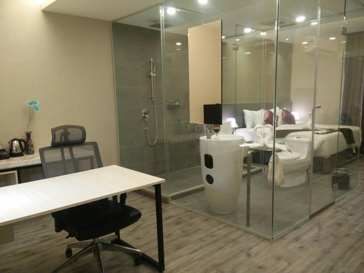 The Leverage Business Hotel Джохор-Бару Екстер'єр фото