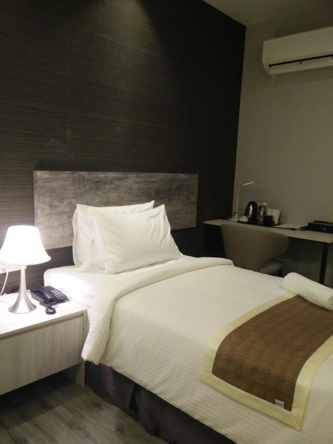 The Leverage Business Hotel Джохор-Бару Екстер'єр фото