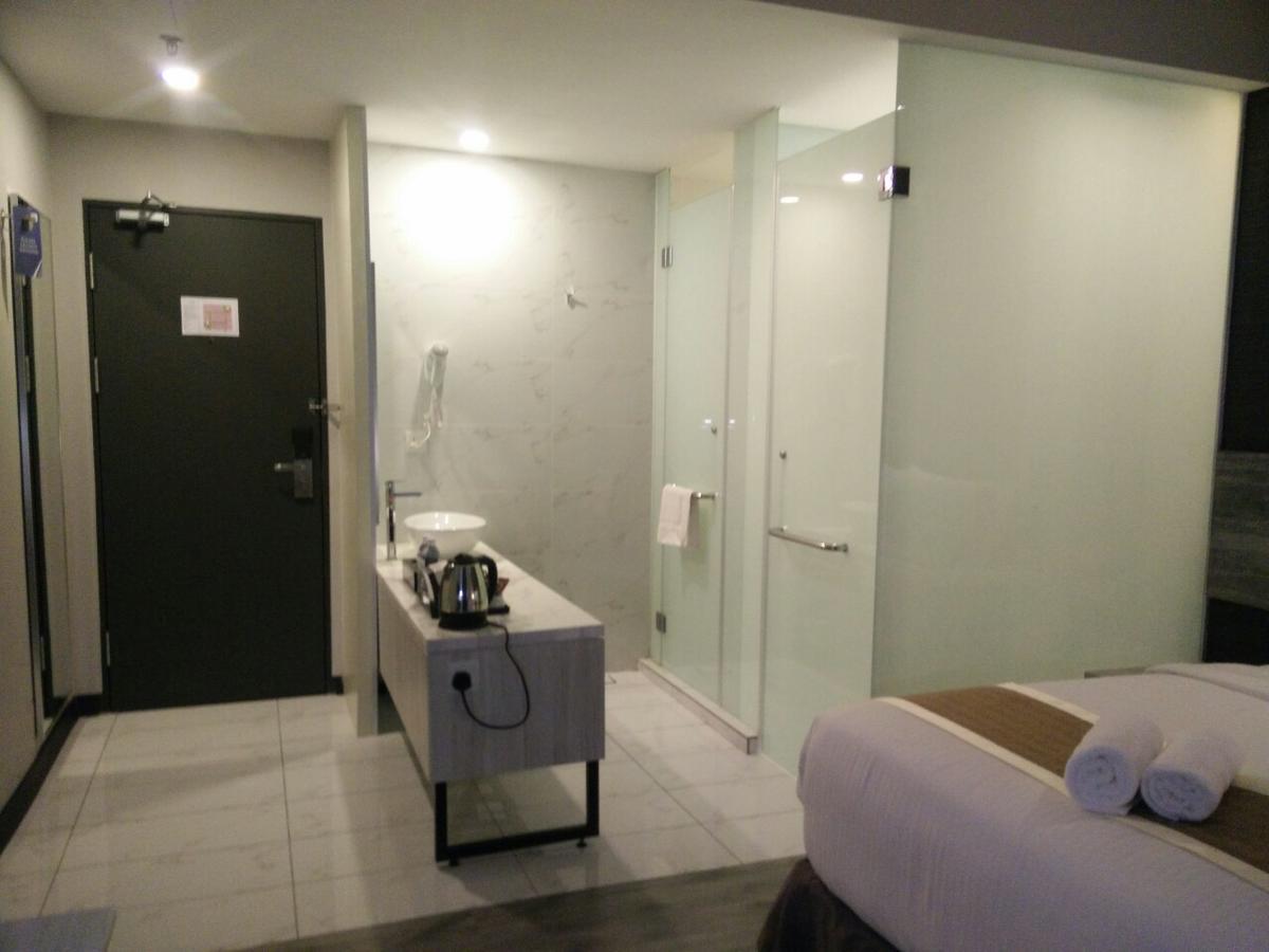 The Leverage Business Hotel Джохор-Бару Екстер'єр фото