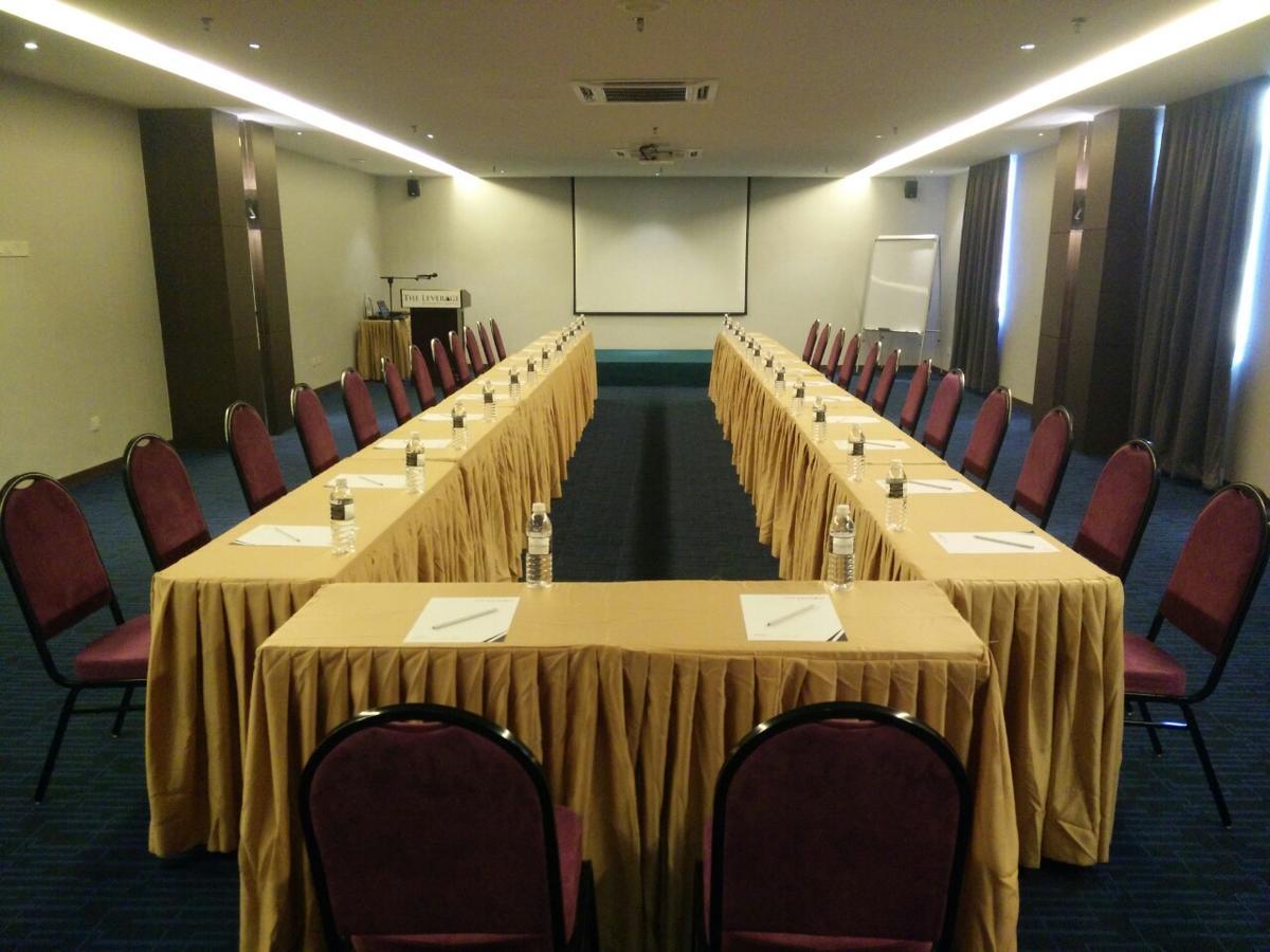 The Leverage Business Hotel Джохор-Бару Екстер'єр фото