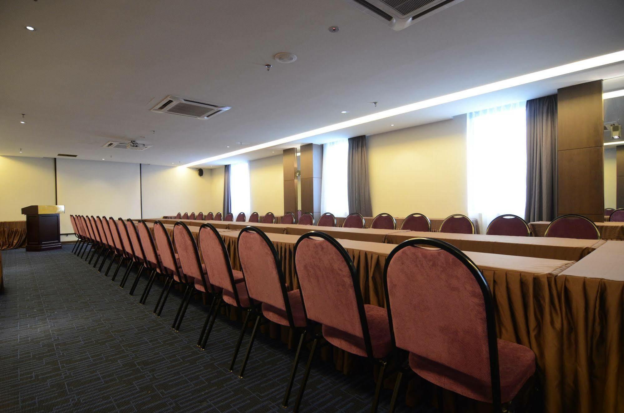 The Leverage Business Hotel Джохор-Бару Екстер'єр фото