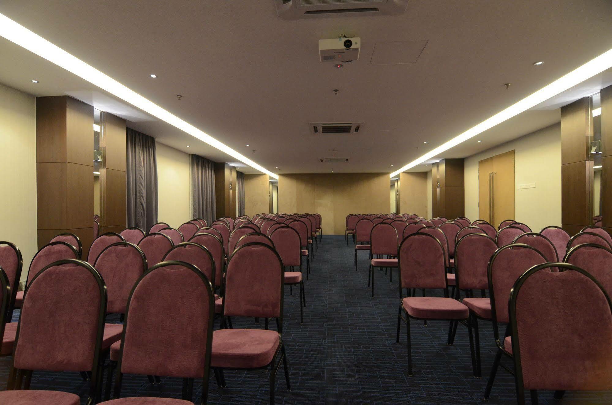 The Leverage Business Hotel Джохор-Бару Екстер'єр фото